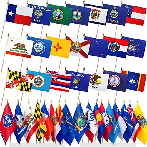 LOVEVC 50 דגלי מדינה המונחים על מקל עץ דגל מיני קטן בעבודת יד, 5x8 אינץ '